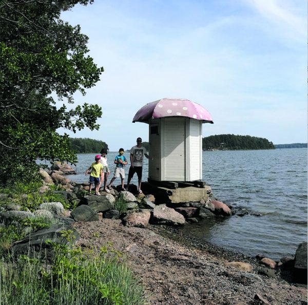 Kotiluodon vanha sienimäinen pukukoppi.