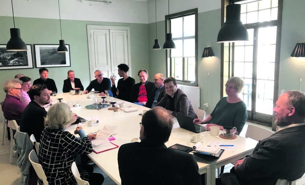 Vuosaaren toimijat ja päättäjät kokoontuivat yhteiseen kokoukseen Rastilan kartanon Cafe Monamiin tiistaina 9.5.