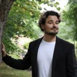 Tangokuningas Amadeus Lundberg esiintyy Helander-kodin avoimissa ovissa