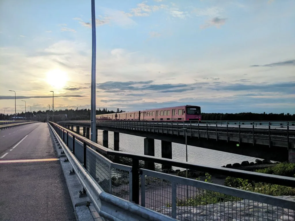 Metro on kulkenut Vuosaareen elokuusta 1998. Kuvasi: Matti Pöhö