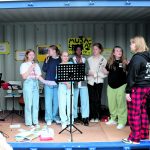 Vuoniityn peruskoulun musiikkiluokkien Biisipajassa sai laulaa karaokea