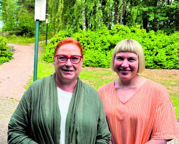 Digiopastajat Kristiina Hanhirova ja Marika Dahl.