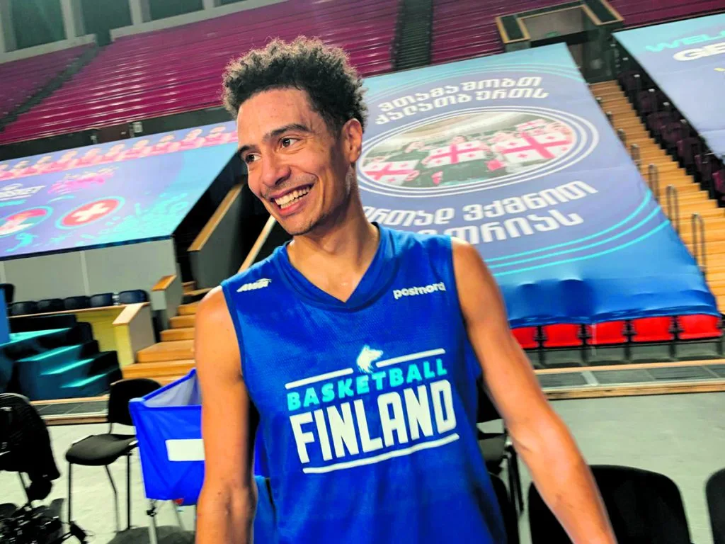 Shawn Huff Suomeen juurtuneet -dokumentissa. Kuva: Arto Halonen