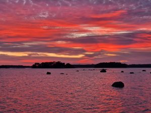 Kallahdenniemen auringonlasku torstaina 21.9. Kuva: Jani Toivokoski