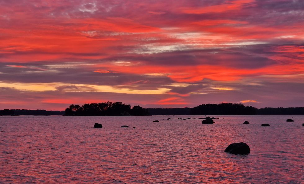 Kallahdenniemen auringonlasku torstaina 21.9. Kuva: Jani Toivokoski