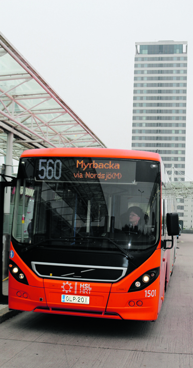 – Miksi runkolinjan 560 bussit ruuhkautuvat ja miksi ne ajavat jonossa? Eikö bussien aikatauluja voi paremmin aikatauluttaa metroon sopiviksi? ihmettelivät asukkaat.