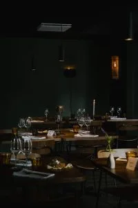 Armiinan sisustus on viihtyisän bistromainen.