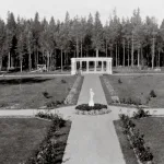 Joonialainen pylväikkö 1920-luvulla Aurinkolahdessa