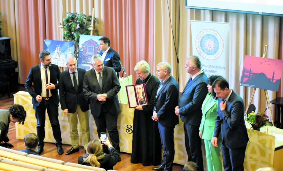 Hagia Sophia -kirjan julkistamistilaisuudessa riitti kansainvälisiä vieraita. Kuvat: Vlada Wahlsten