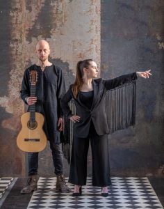 Flamencoduo Murtola & Wideniuksen pitkä yhteinen musiikillinen taival on hionut flamencolle tyypillisen kommunikoinnin yhteen tiukaksi soitoksi ja puhuttelevaksi tulkinnaksi. Kuva: Jani Snellman