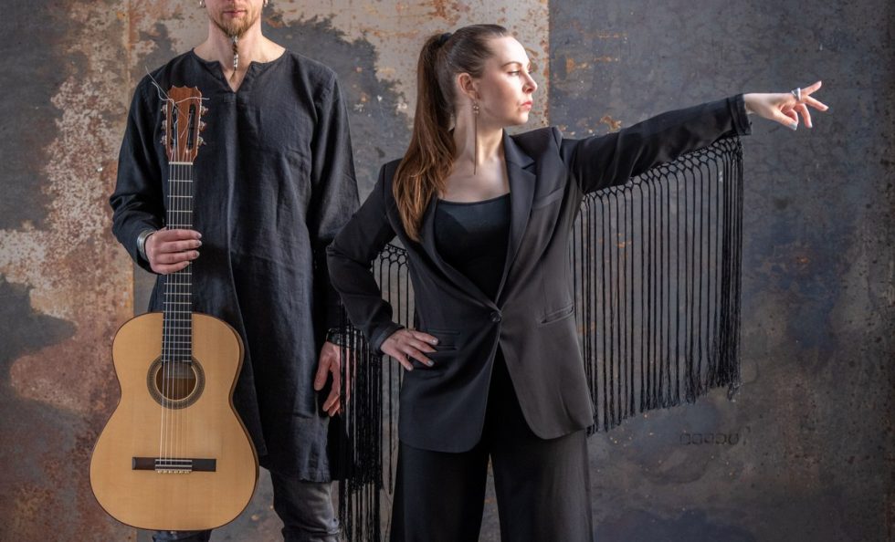 Flamencoduo Murtola & Wideniuksen pitkä yhteinen musiikillinen taival on hionut flamencolle tyypillisen kommunikoinnin yhteen tiukaksi soitoksi ja puhuttelevaksi tulkinnaksi. Kuva: Jani Snellman