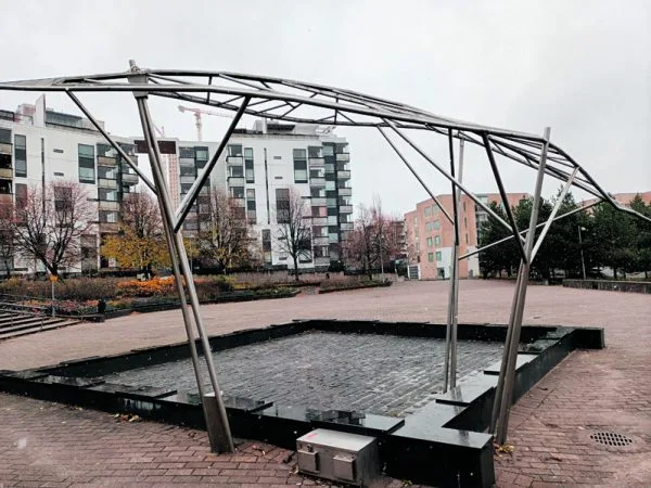 Mustankivenpuiston suihkulähteen kunnostusta on ehdotettu.