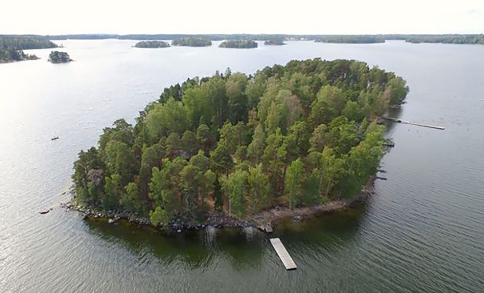 Yksi kilpailun suunnittelukohteista oli Meri-Rastilan eteläpuolella Kallahdenselällä sijaitseva Malkasaari. Kuva: 110th Street Productions / Helsingin kaupunki