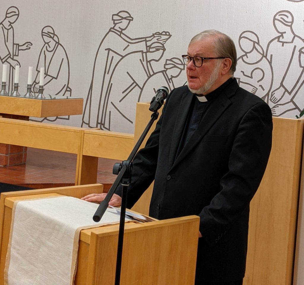 Emeritus kirkkoherra, rovasti Seppo Tirkkonen.