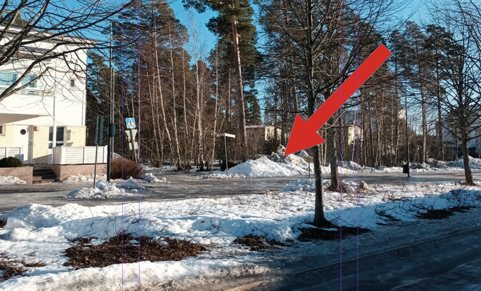 Aurinkolahteen, Gustav Pauligin kadun ja Furumonkujan viereisellä tontille tulee kolme uutta asuintaloa, joista yksi on 2-kerroksinen ja kaksi 3-kerroksisia. Rakennettava tontti on merkitty kuvaan nuolella.
