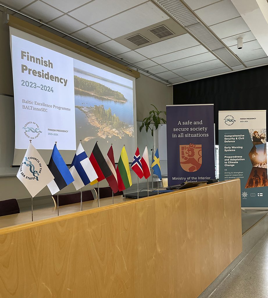 Sisäministeriön pelastusosaston järjestämään kolmipäiväiseen koulutusohjelmaan kokoushotelli Sofiassa Kallvikinniemessä osallistui yli 40 asiantuntijaa Itämeren rantavaltioista.