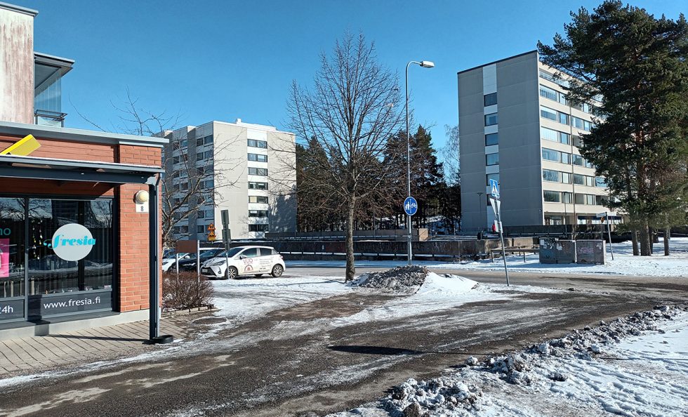 Täydennysrakentamista on tulossa Vuosaarentien ja Punakiventien kulmaan. Esillä on kaksi eri vaihtoehtoa, joihin voi tutustua esimerkiksi verkkotilaisuudessa 20.3., verkkosivuilla ja Vuotalossa.