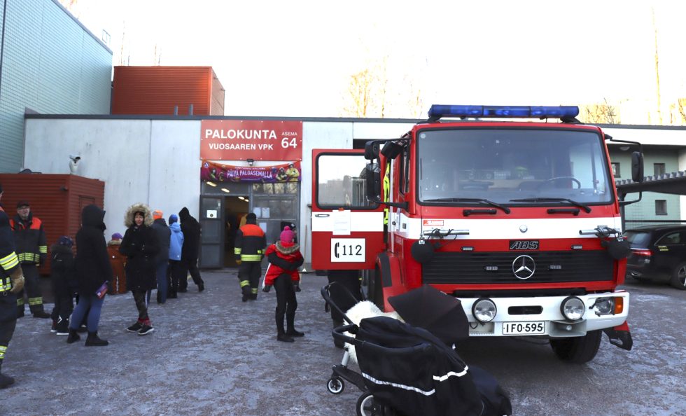 Myös paloautoihin pääsee taas tutustumaan 4.5.