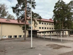 Vanha koulurakennus remontoidaan ja suojellaan.