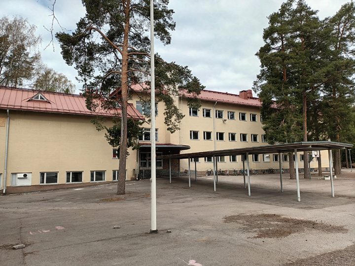 Vanha koulurakennus remontoidaan ja suojellaan.