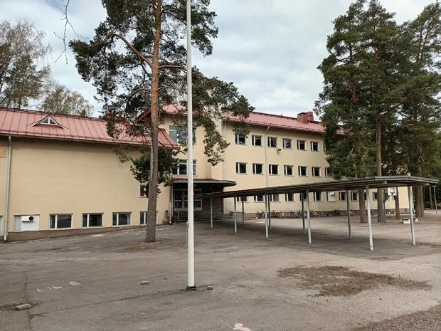 Vanha koulurakennus remontoidaan ja suojellaan.