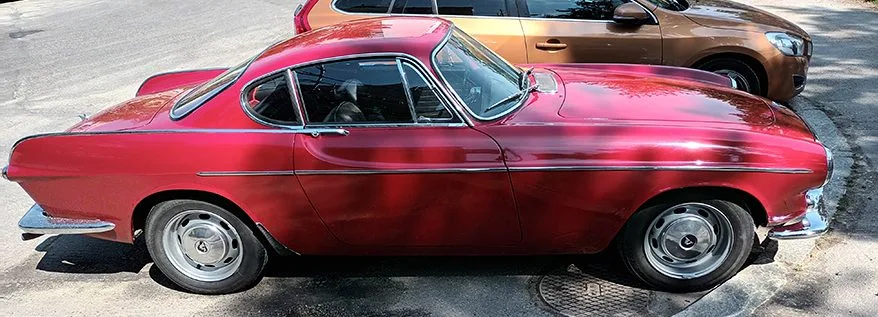 ”Pyhimys”-Volvo P1800.