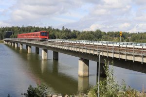 Vartiokylänlahden ylittävä metrosilta menee remonttiin vuonna 2025. Kuva: Eero Honkanen