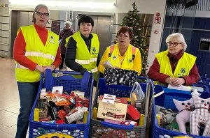 Auta lasta, auta perhettä -keräys 30.11. Kauppakeskus Columbuksessa tuotti yhteensä eri keräyspaikoista lähes 20 kärryllistä jouluiloa Pienperheyhdistys ry:n kautta lahjoitettavaksi alueemme yksinhuoltajaperheille.