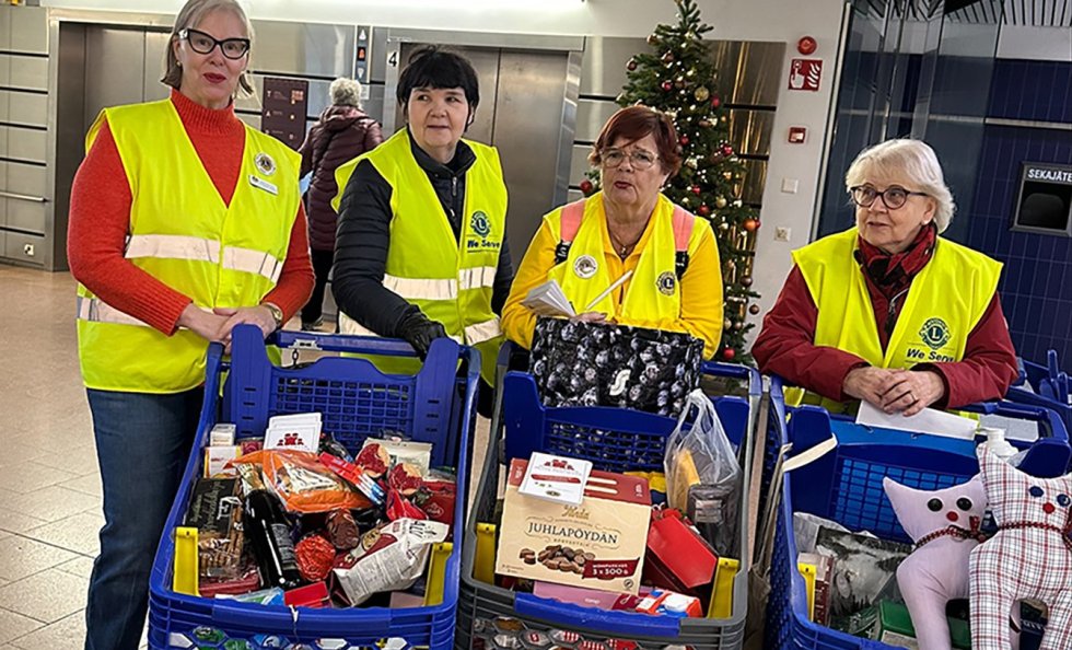 Auta lasta, auta perhettä -keräys 30.11. Kauppakeskus Columbuksessa tuotti yhteensä eri keräyspaikoista lähes 20 kärryllistä jouluiloa Pienperheyhdistys ry:n kautta lahjoitettavaksi alueemme yksinhuoltajaperheille.