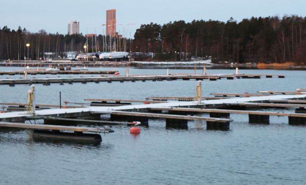 Vuosaarenlahdella on nykyisin noin 680 venepaikkaa. Lisää paikkoja on tulossa noin 450.