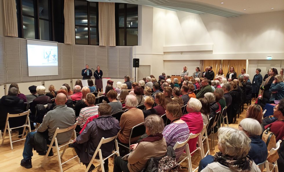 Kulttuuritila Merirasti eli entinen Merirasti-kappeli täyttyi ääriään myöten asukkaista. Tarkoitus on, että rakennuksen toiminta jatkuu myös tulevaisuudessa.