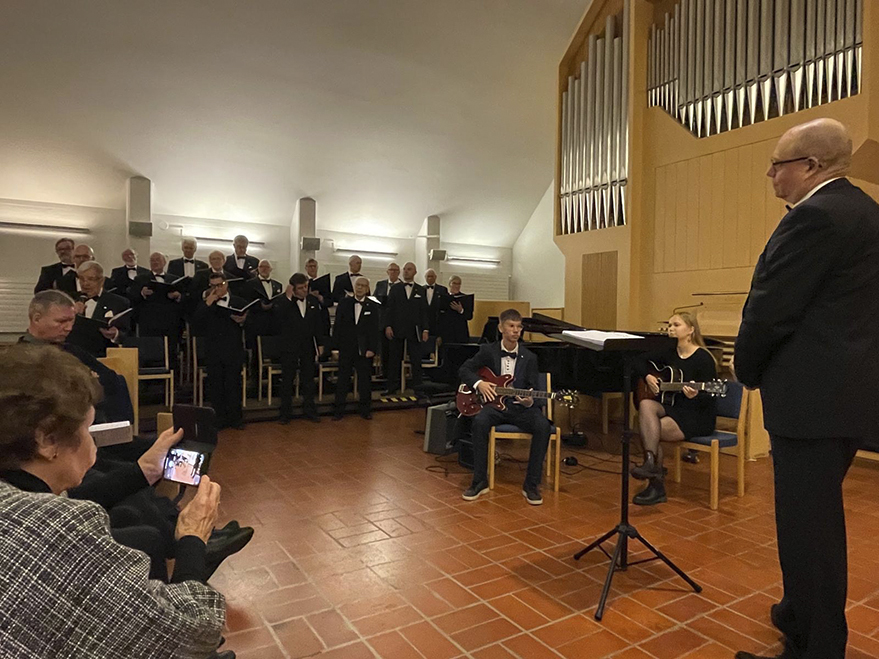 Lauluveljien konsertti Vuosaaren kirkossa. Kuva: Matti Pöhö