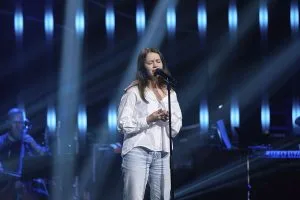 Rosa Kumar Saarinen kisaa The Voice Of Finland -laulukisan neljännellätoista kaudella. Hänen Ääni ratkaisee -esityksensä näytetään televisiokanava Nelosella sunnuntaina 23.2. kello 20 alkavassa jaksossa. Kuva: Saku Tiainen / Nelonen Media