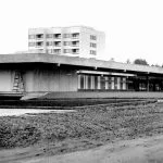 Eteläinen ostoskeskus vuonna 1967 ja sama paikka vuonna 2025