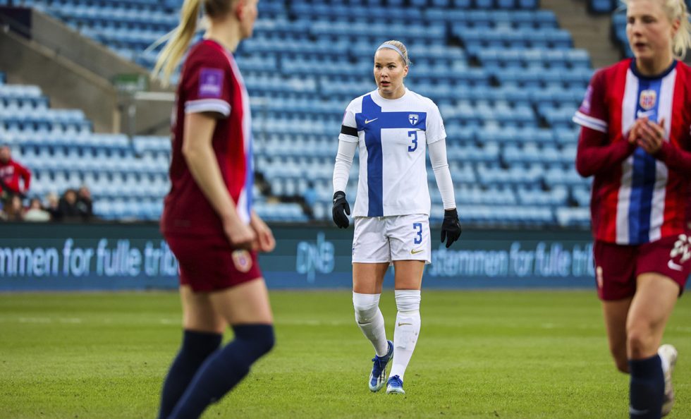 Eva Nyström arkistokuvan keskellä. Kuva: Jyri Sulander / SPL