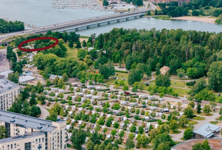 Ilmakuva Rastilan leirintäalueesta. Liikennekaupunki rakennetaan Vuotien ja Rastilan metroaseman läheisyyteen. Kuva: Aki Rask