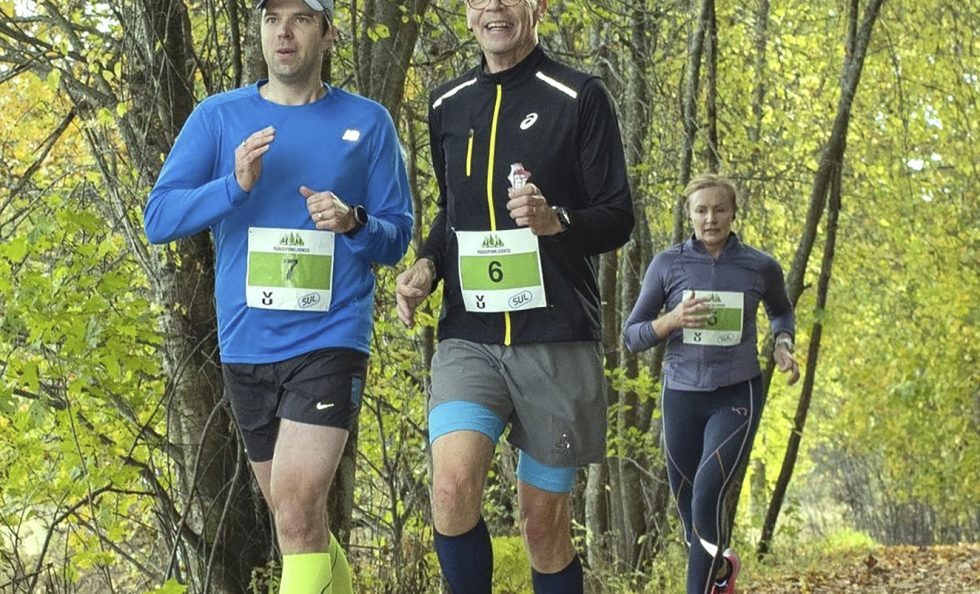 Vuosaari Runin vaihteleva reitti kiertelee Vuosaaren rannoilla halkoen myös urbaania kaupunkimaisemaa.