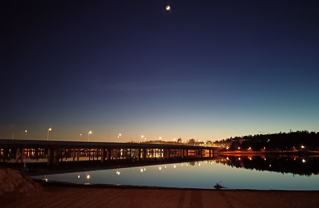 Tyyni Kev tilta Rastilan Rannassa Vuosaari