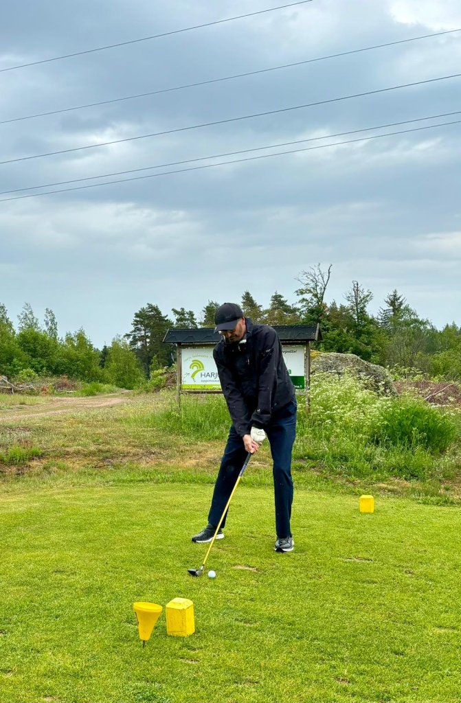 Vapaa-ajallaan Timo Heikkinen tykkää golfata.