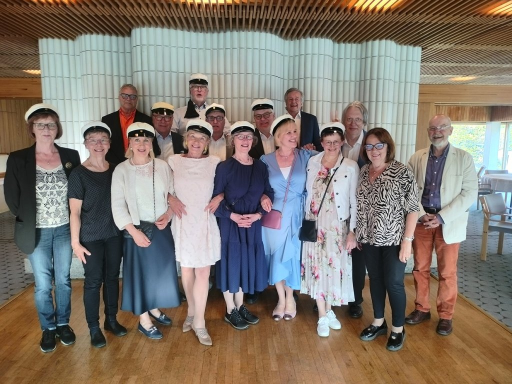 Vasemmalta edessä: Tarja Istala, Päivi Aallos, Soile Riemunen-Etelävuori, Outi Kajanne, Jaana Sannikko-Hyytiä, Tuija Eloranta, Mari Saari, Paula Hovav, Keijo Aalto. Vasemmalta takarivi: Olli Valo, Arto Metsänen, Timo Soikkeli, Ilpo Mäkinen, Timo Haapanen, Timo Houni, Rainer Virtanen.