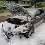 Auto syttyi palamaan Merikorttitiellä
