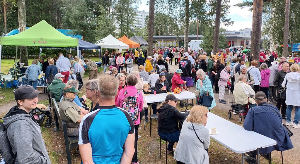 Kaikenikäistä kävijää riitti Wanhan Vuosaaren Elojuhlilla.