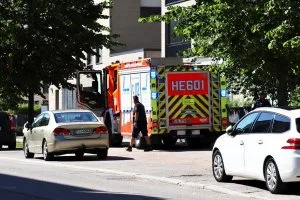 Leikosaarentie 34:ssa oli parvekepalo. Kuva: Pelastuslaitos