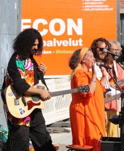 Annika Cleon, Paul Eliaksen, Ari Stockåsin ja Ramy Essamin esitys Sing for Peace aloitti illan.