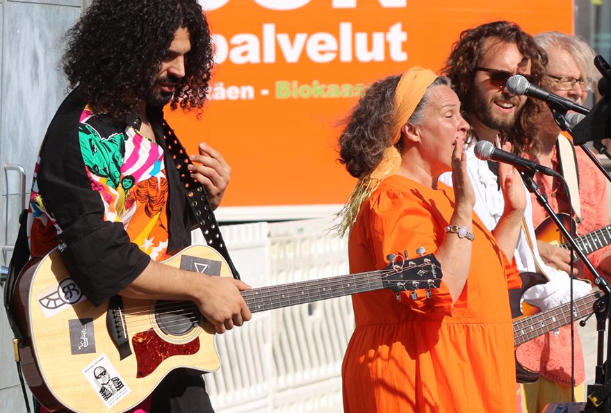 Annika Cleon, Paul Eliaksen, Ari Stockåsin ja Ramy Essamin esitys Sing for Peace aloitti illan.