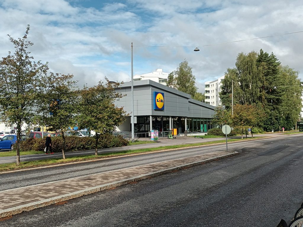 Shellin tontilla on nykyisin Lidlin myymälä ja parkkipaikka.