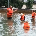 Leksulla harjoiteltiin taas vesipelastustaitoja