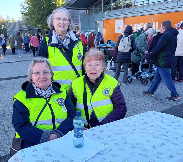 Markkinatapahtuman järjestäjinä toimivat Lions Club Soihtujen aktiiviset naiset.