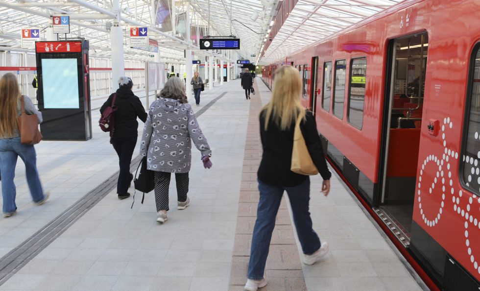 Kuukausien tauko Vuosaaren metroliikenteessä päättyi maanantaiaamuna 29.9. Aikataulussaan valmistuneessa remontissa korjattiin Vuosaaren metrosiltaa sekä Rastilan ja Vuosaaren metroasemia.