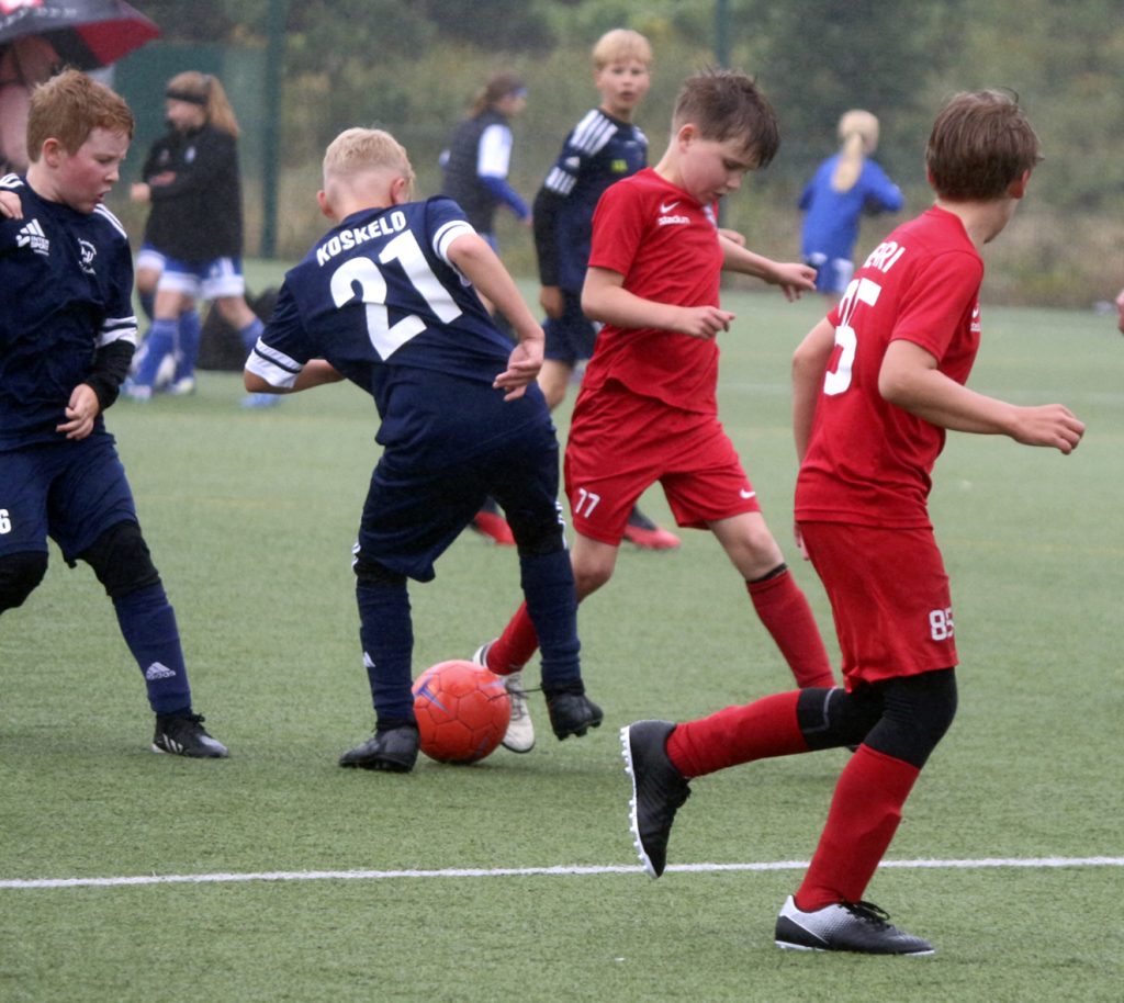 Kuvassa vuonna 2015 syntyneiden poikien ottelu FC Viikingit–PuiU.